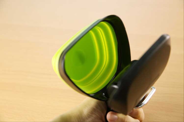 Portable Dog Poop Scooper with Built-In Bag Dispenser – Hands-Free, Expandable Design for Easy Cleanup